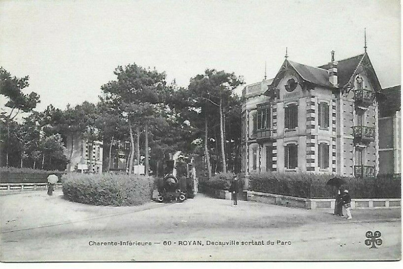 Carte postale ancienne Decauville sortant du Parc à Royan