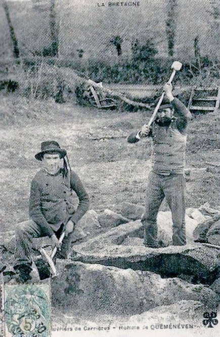 Carte postale ancienne Quéménéven Le tailleur de granite à Quéménéven