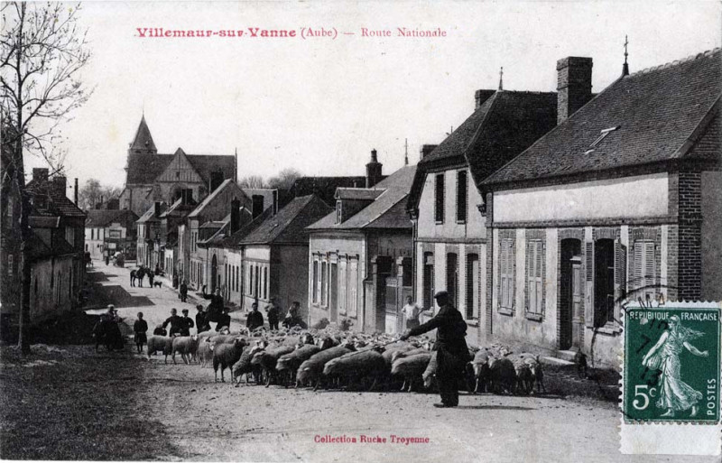 Carte postale ancienne Villemaur-sur-Vanne 1913 route nationale