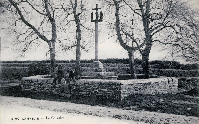 Carte postale ancienne Calvaire Lannilis 1920