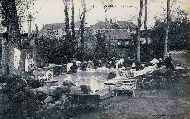 Carte postale ancienne Lavoir Lanmeur à Lanmeur