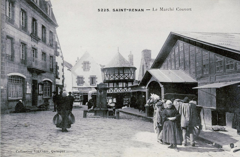 Carte postale ancienne Saint-Renan Marché couvert Villard à Saint-Renan
