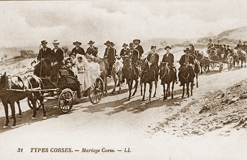Carte postale ancienne Corse Mariage et son cortège