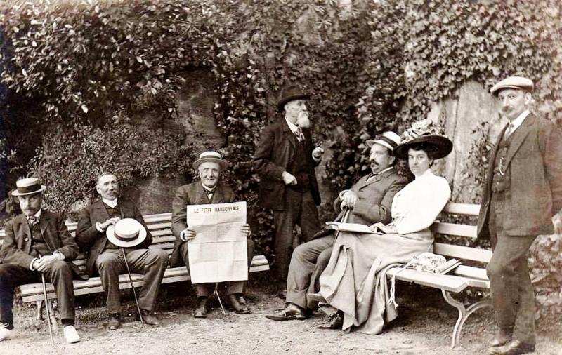 Carte postale ancienne Lecture du Petit Marseillais