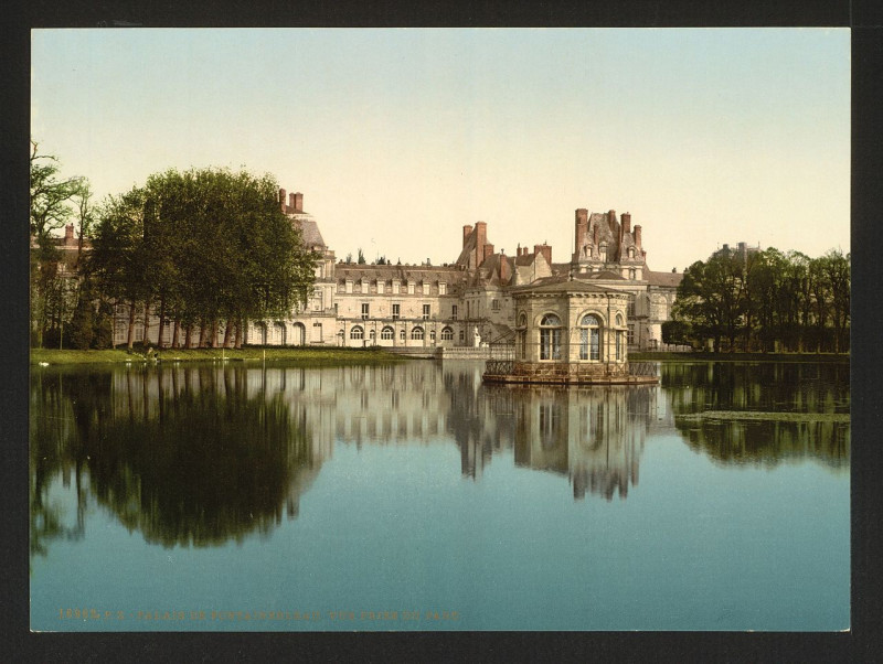 Carte postale ancienne From the park, Fontainebleau Palace, France-LCCN2001698126