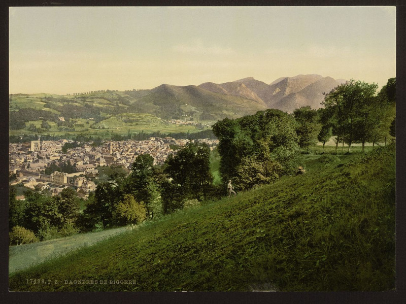 Carte postale ancienne General view, Bagneres de Bigorra (i.e., Bagnères-de-Bigorre), Pyrenees, France-LCCN2001698603