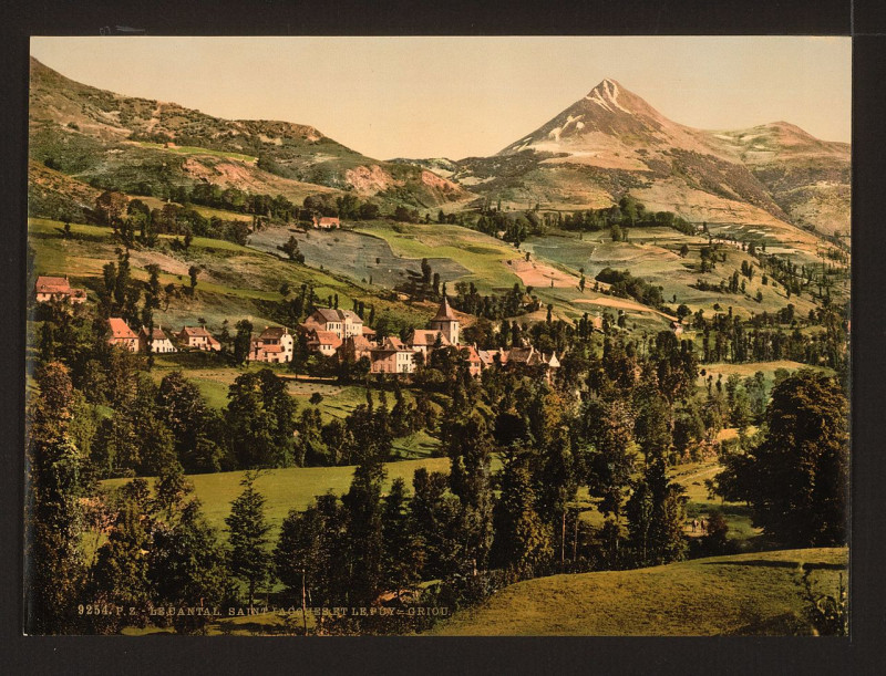 Carte postale ancienne Le Cantal, St. Jacques and the Puy-Griou, Auvergne Mountains, France-LCCN2001697575