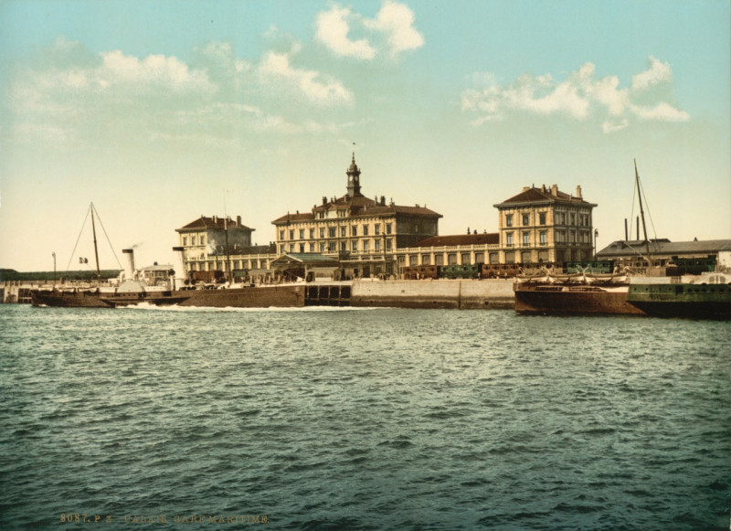 Carte postale ancienne Calais gare maritime congres à Calais