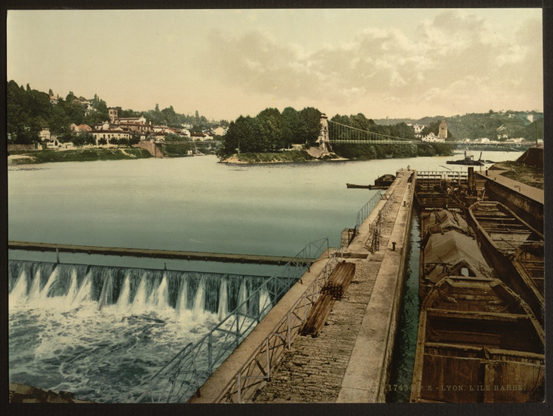 Carte postale ancienne Lyon - L'Ile Barbe à Caluire-et-Cuire
