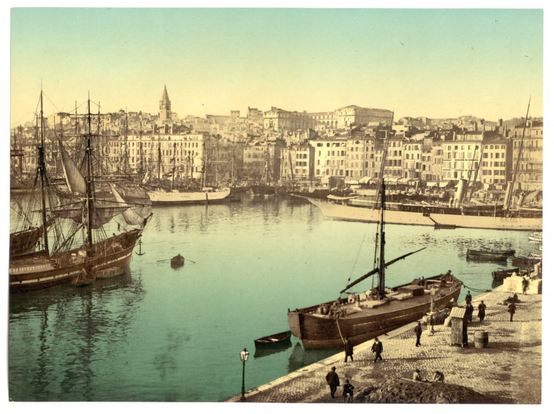 Carte postale ancienne Old Harbor (Vieux-Port), Marseille, France, with Hôtel-Dieu Hospital in background-LCCN2002715102 à Marseille