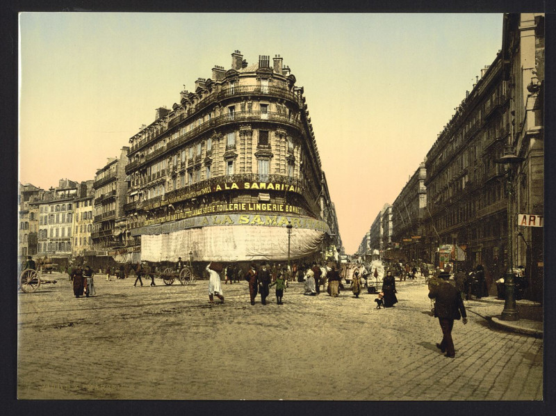 Carte postale ancienne Perspective de la Rue de la République à Marseille 1er Arrondissement