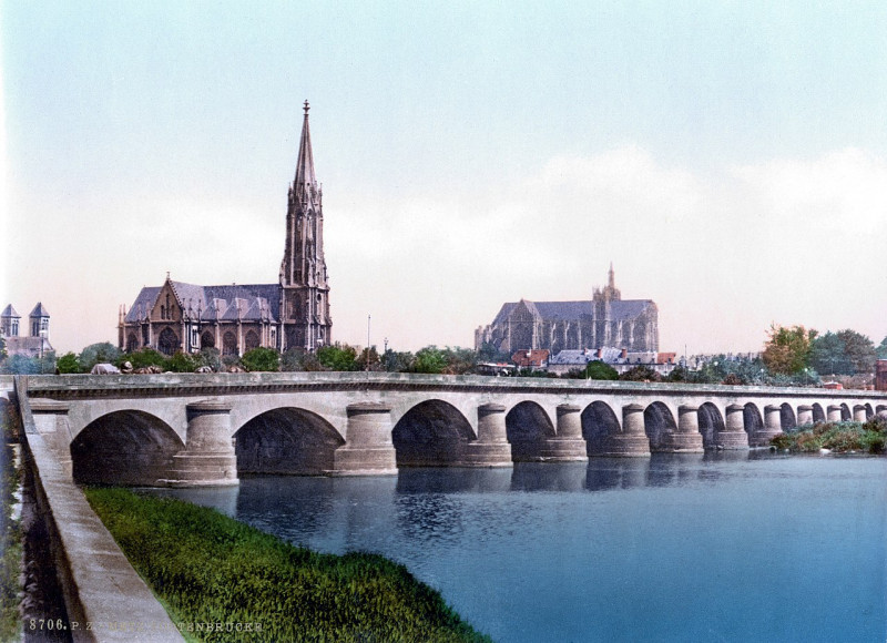 Carte postale ancienne Metz Pont des Morts 1900