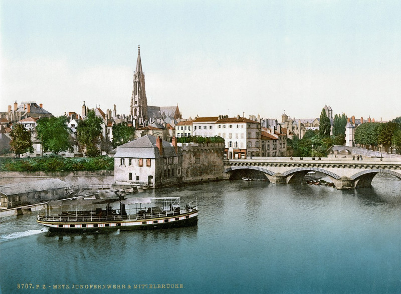 Carte postale ancienne Metz Pont Moyen 1900