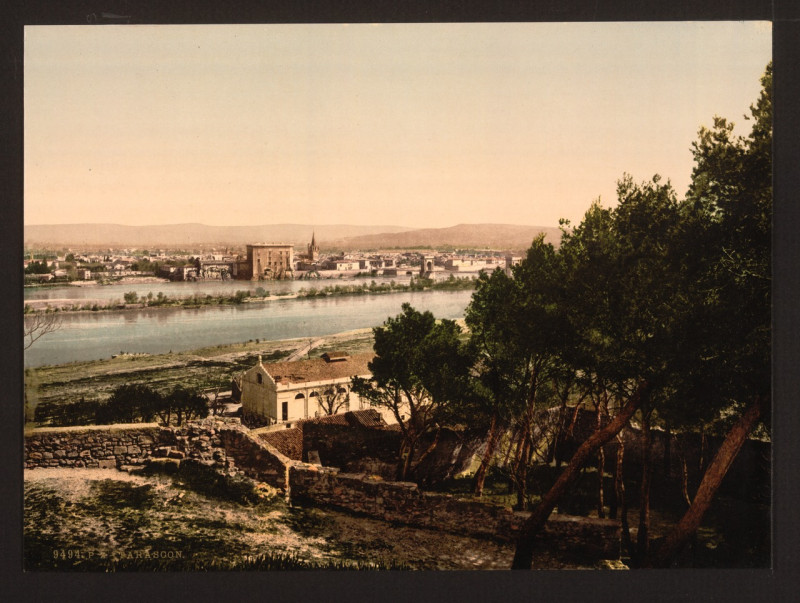 Carte postale ancienne General view from Beaucaire Castle (Gard) - Tarascon (Bouches-du-Rhône), France-LCCN2001698676.tiff