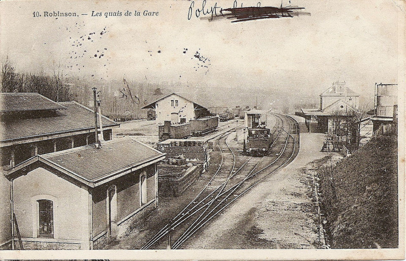 Carte postale ancienne Robinson - Les quais de la Gare au Plessis-Robinson