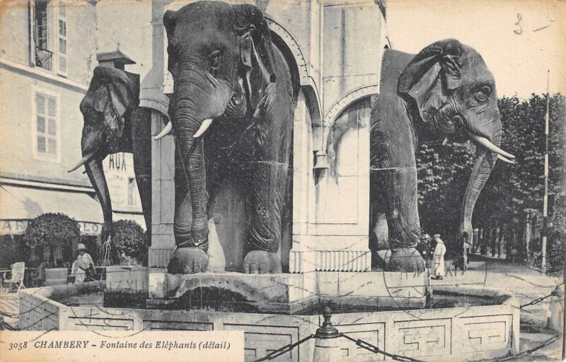 Carte postale ancienne Chambery Fontaine Des Elephants