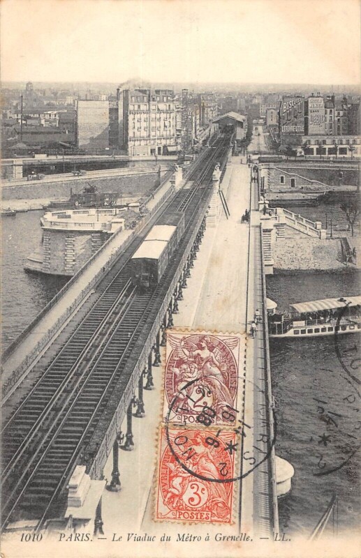 Carte postale ancienne Le Viaduc du Métro à Grenelle à Paris 16e