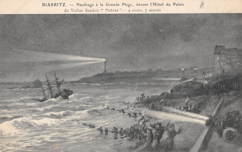 Carte postale ancienne Biarrtz Naufrage A La Grande Plage Devant L'Hotel Du Palais Du Voilier Su