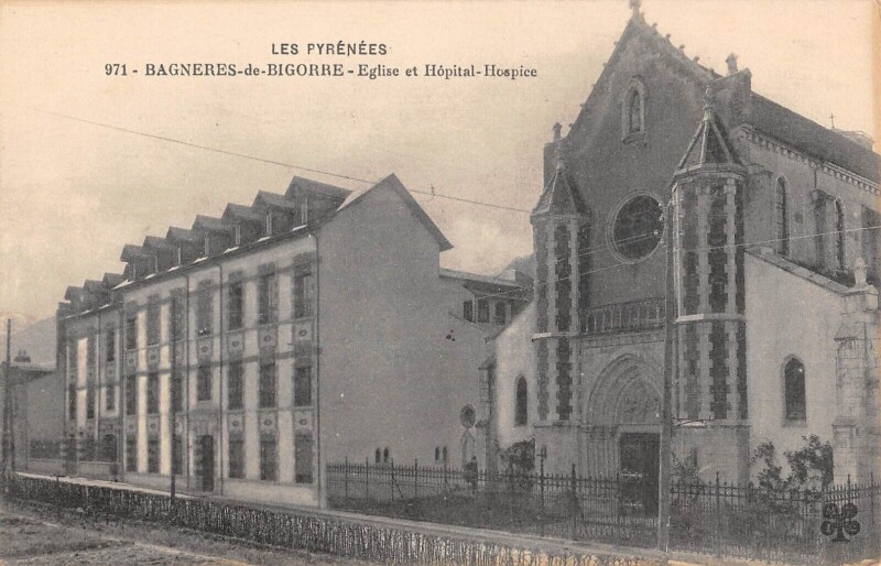 Carte postale ancienne Bagneres De Bigorre Eglise Et Hopital Hospice