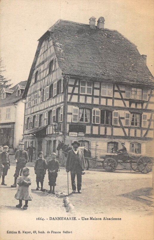 Carte postale ancienne Dannemarie Une Maison Alsacienne à Dannemarie