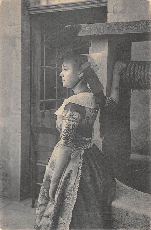 Carte postale ancienne Maconnaise