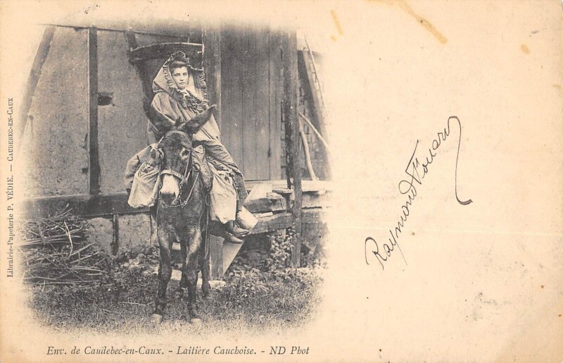 Carte postale ancienne Environs De Caudebec En Caux Laitiere Cauchoise