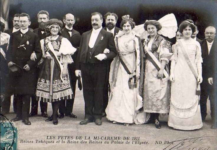 Carte postale ancienne Reines tchèques et Reine des Reines de Paris 1911 à l'Elysée