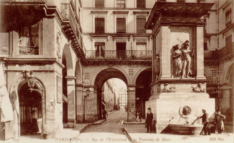 Carte postale ancienne Rue de l'Exposition fontaine de Mars 1900