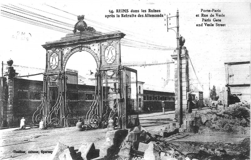 Carte postale ancienne Porte paris post 1GM