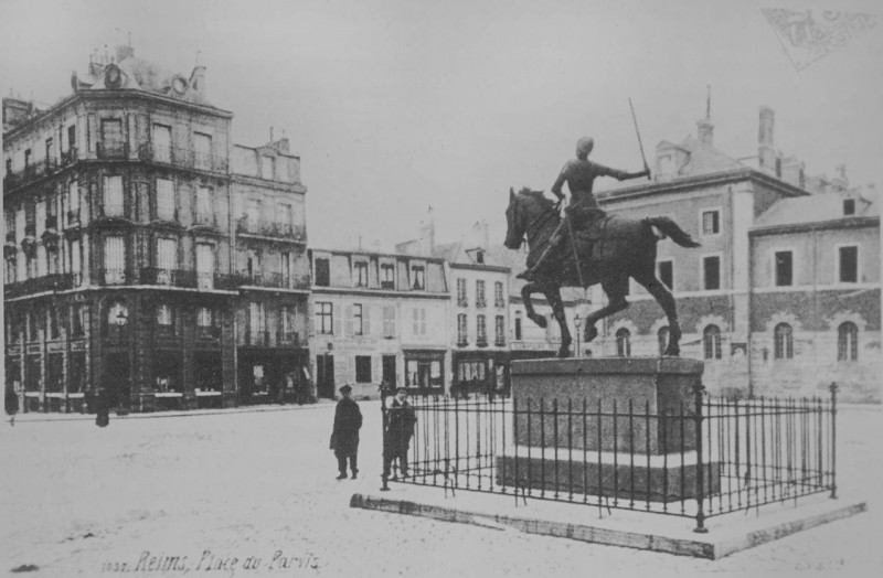 Carte postale ancienne Prison avant 1906 statue J D'Arc 09751