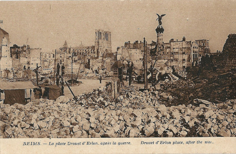 Carte postale ancienne Reims-Fr-51-en ruine-place d'Erlon-b1