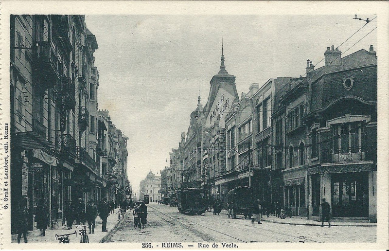 Carte postale ancienne Reims-Fr-51-rue de Vesle-reconstruit-A