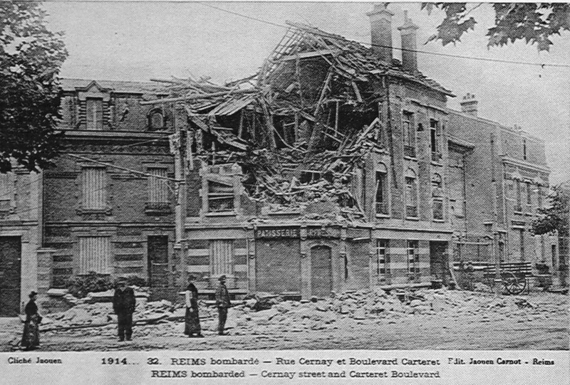 Carte postale ancienne Rue Cernay reimS bombardé 73706