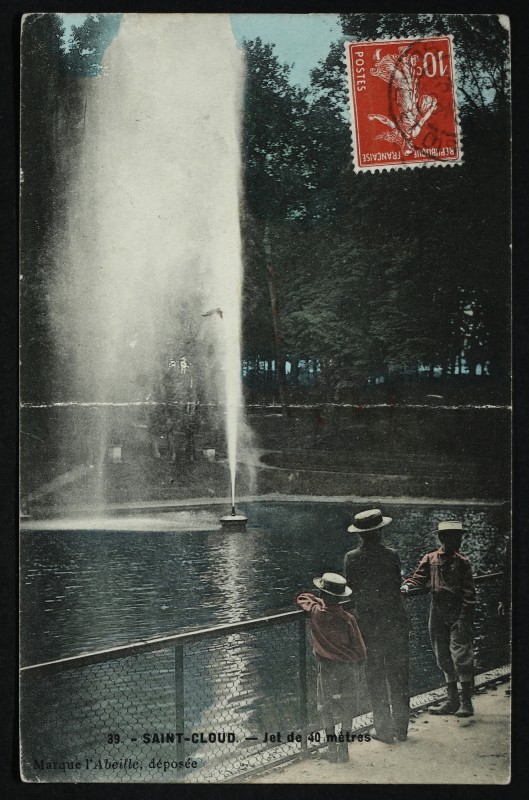 Carte postale ancienne Jet de 40 métres à Saint-Cloud