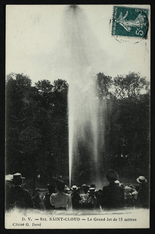 Carte postale ancienne Le Grand Jet de 33 mètres à Saint-Cloud