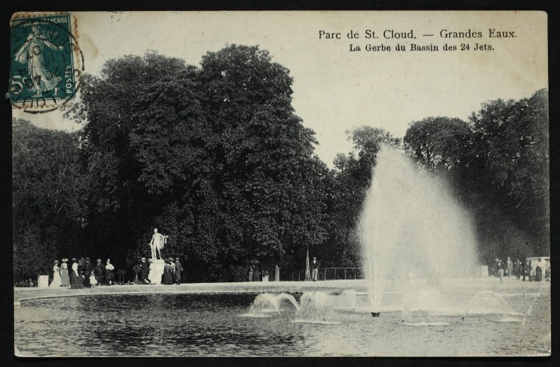 Carte postale ancienne Grandes Eaux. La Gerbe du Bassin des 24 Jets à Saint-Cloud
