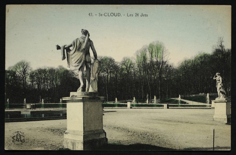 Carte postale ancienne Les 24 Jets à Saint-Cloud