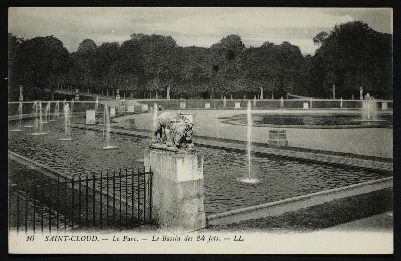 Carte postale ancienne Le Bassin des 24 Jets à Saint-Cloud