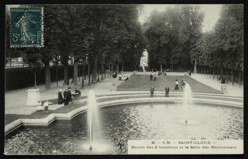 Carte postale ancienne Bassin des 3 bouillons et la Salle des Marronniers à Saint-Cloud
