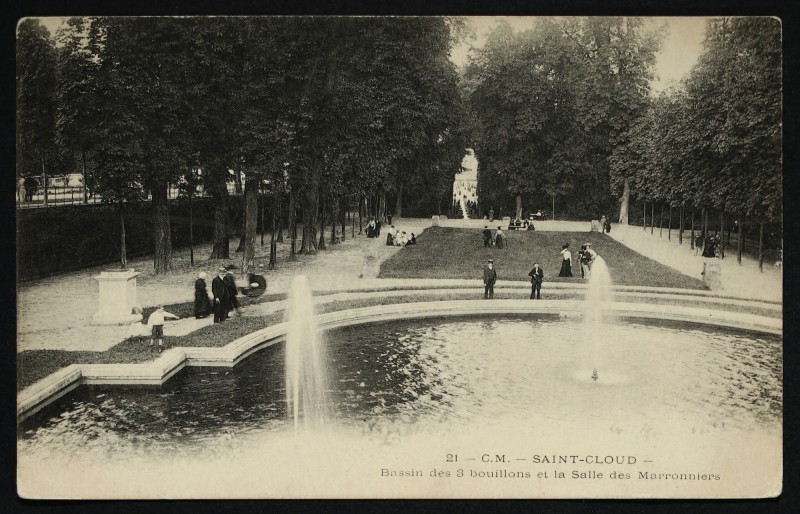 Carte postale ancienne Bassin des 3 bouillons et la Salle des Marronniers à Saint-Cloud