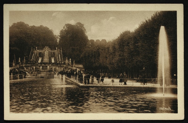 Carte postale ancienne La Cascade - A Waterfall à Saint-Cloud
