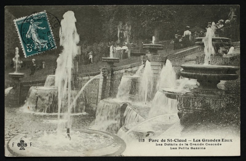 Carte postale ancienne Les Grandes Eaux - Les Détails de la Grande Cascade - Les Petits Bassins à Saint-Cloud