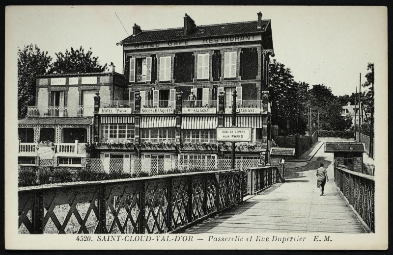 Carte postale ancienne Saint-Cloud-Val-d'Or - Passerelle et Rue Duperrier à Saint-Cloud