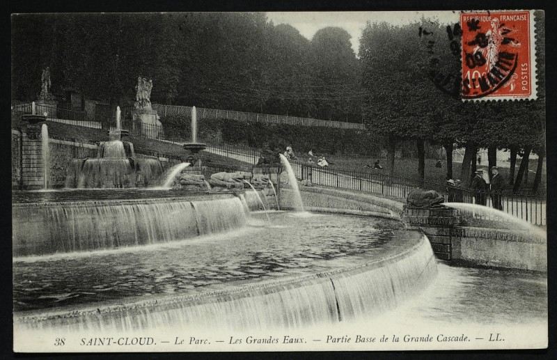 Carte postale ancienne Les Grandes Eaux - Partie Basse de la Grande Cascade à Saint-Cloud