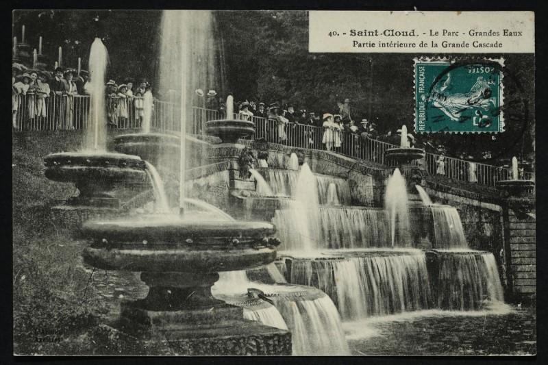 Carte postale ancienne Grandes Eaux - Partie intérieure de la Grande Cascade à Saint-Cloud