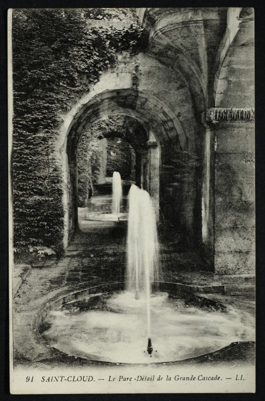 Carte postale ancienne Détail de la Grande Cascade à Saint-Cloud