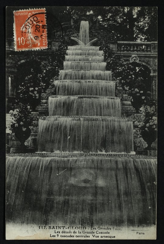 Carte postale ancienne Les Grandes Eaux. Les détails de la Grande Cascade. Les 9 cascades centrales - Vue artistique à Saint-Cloud