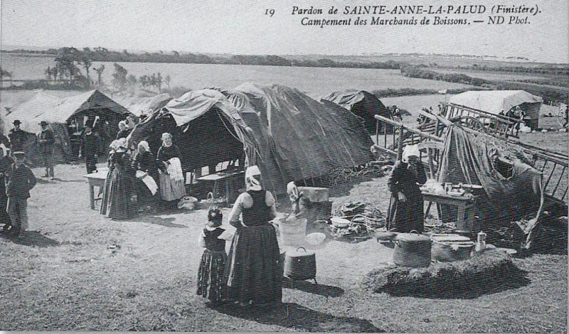 Carte postale ancienne Sainte-Anne-la-Palud marchands à Plonévez-Porzay