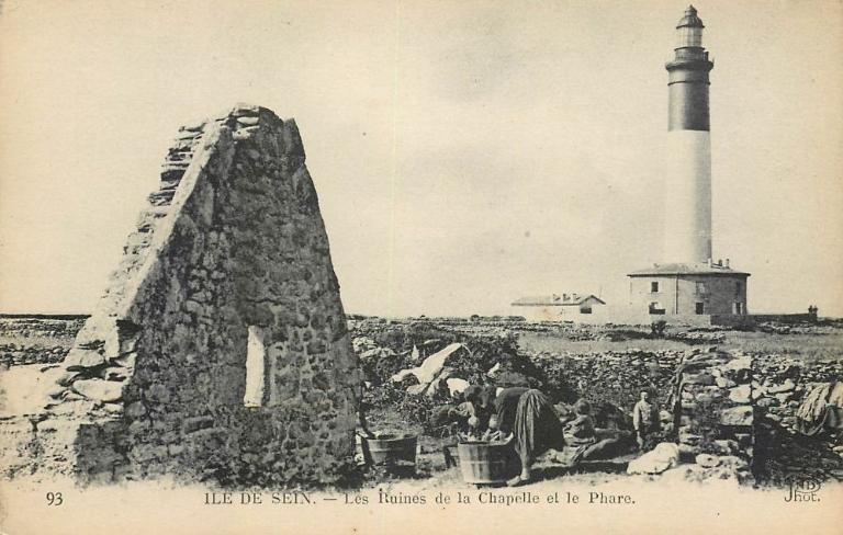 Carte postale ancienne Ile de Sein - Chapelle Saint Corentin 2 à Île-de-Sein