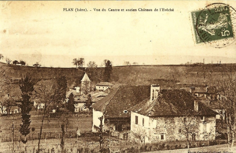 Carte postale ancienne Plan, vue du centre et ancien chateau de l eveche